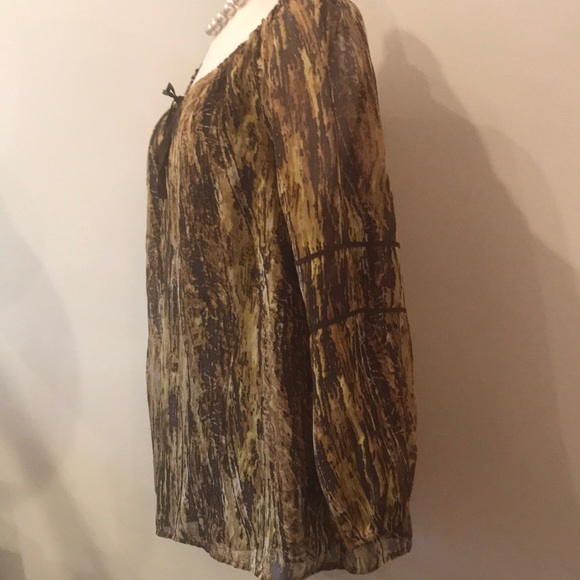 Hundred percent silk blouse perfect for summer. - Picture 1 of 7